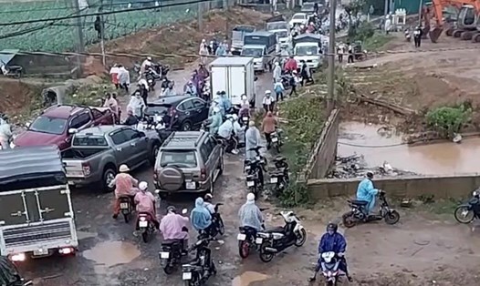 Hình ảnh người dân gặp khó khăn trong việc lưu thông trên tuyến đường 19.5, huyện Lạc Dương, tỉnh Lâm Đồng: Ảnh: Người dân cung cấp