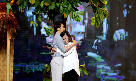 Duy Zuno và Hoàng Ngân Ánh mở màn đêm bán kết "Người kể chuyện tình". Ảnh: NSX.