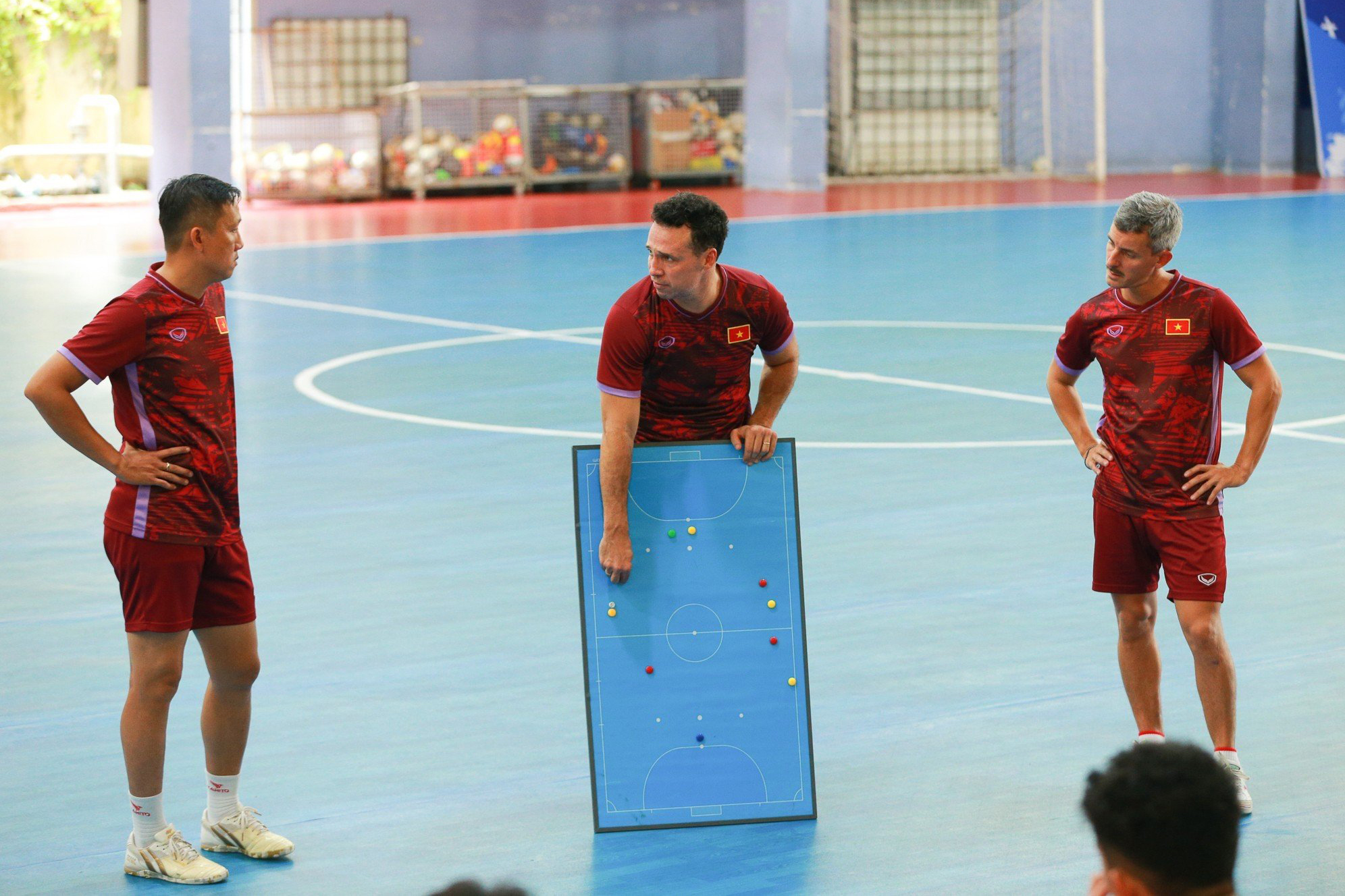 Tuyển futsal Việt Nam đang trong đợt tập trung chuẩn bị cho 2 trận giao hữu với đội tuyển Nga và Hungary. Đây cũng là đợt trung hướng đến vòng loại giải futsal châu Á 2024.