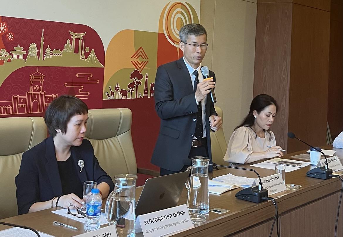 Ông Hoàng Hữu Anh, Phó Vụ trưởng Vụ Ngoại giao Văn hóa và UNESCO, Trưởng Ban Tổ chức phát biểu tại sự kiện. Ảnh: Chí Long