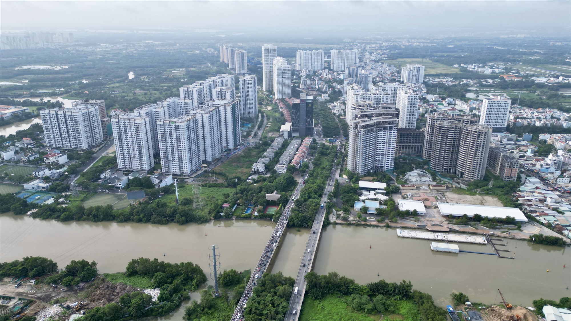 Khu Nam TPHCM (Quận 7, 8 và huyện Nhà Bè) là một trong những khu vực có tốc độ đô thị hóa nhanh nhất TPHCM. Ảnh: Hữu Chánh