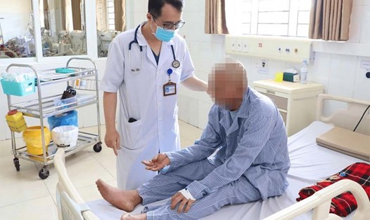 Bệnh nhân bị sốc phản vệ độ 3 do kiến cắn được cấp cứu kịp thời. Ảnh: Trung tâm Y tế TX Đông Triều
