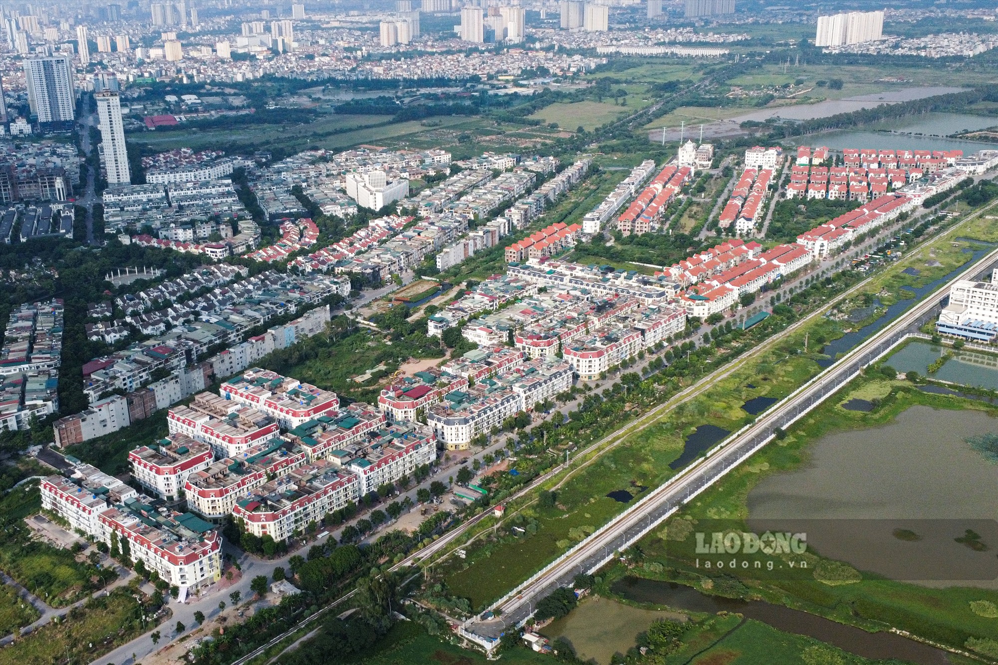 Theo lộ trình, đến năm 2019 dự án khu đô thị mới Phú Lương sẽ phải hoàn thành thi công và đến năm 2020 số người dân vào ở dự kiến đạt trên 80%.