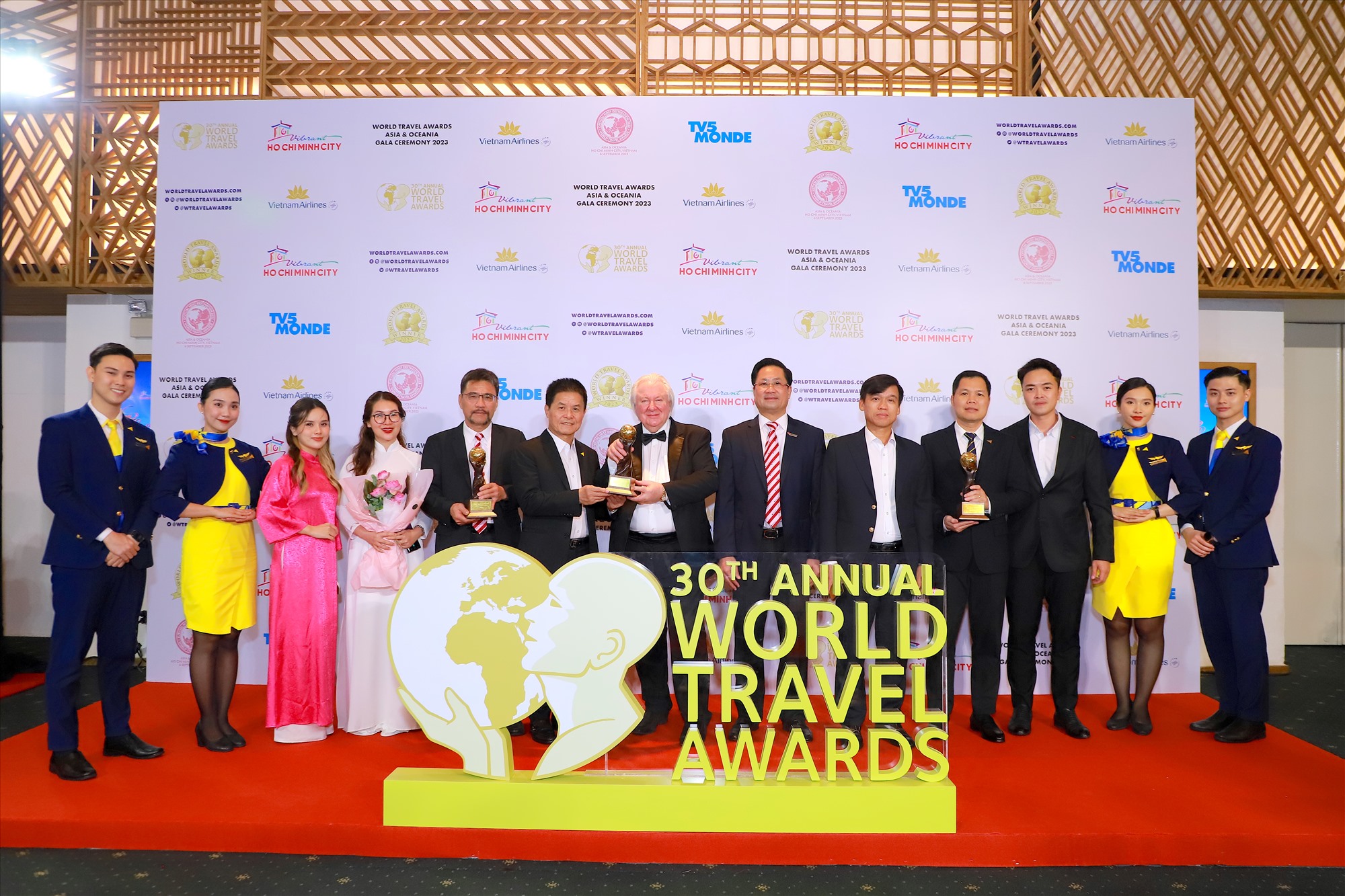 Vietravel 11 năm liên tiếp nhận các giải thưởng lớn từ World Travel Awards. Ảnh: Vietravel