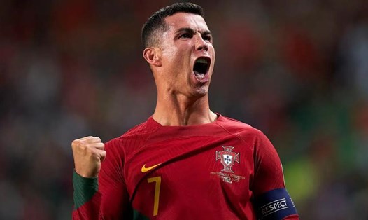 Cristiano Ronaldo cùng các đồng đội tại tuyển Bồ Đào Nha tiếp tục chiến dịch vòng loại EURO 2024.  Ảnh: Sporting News