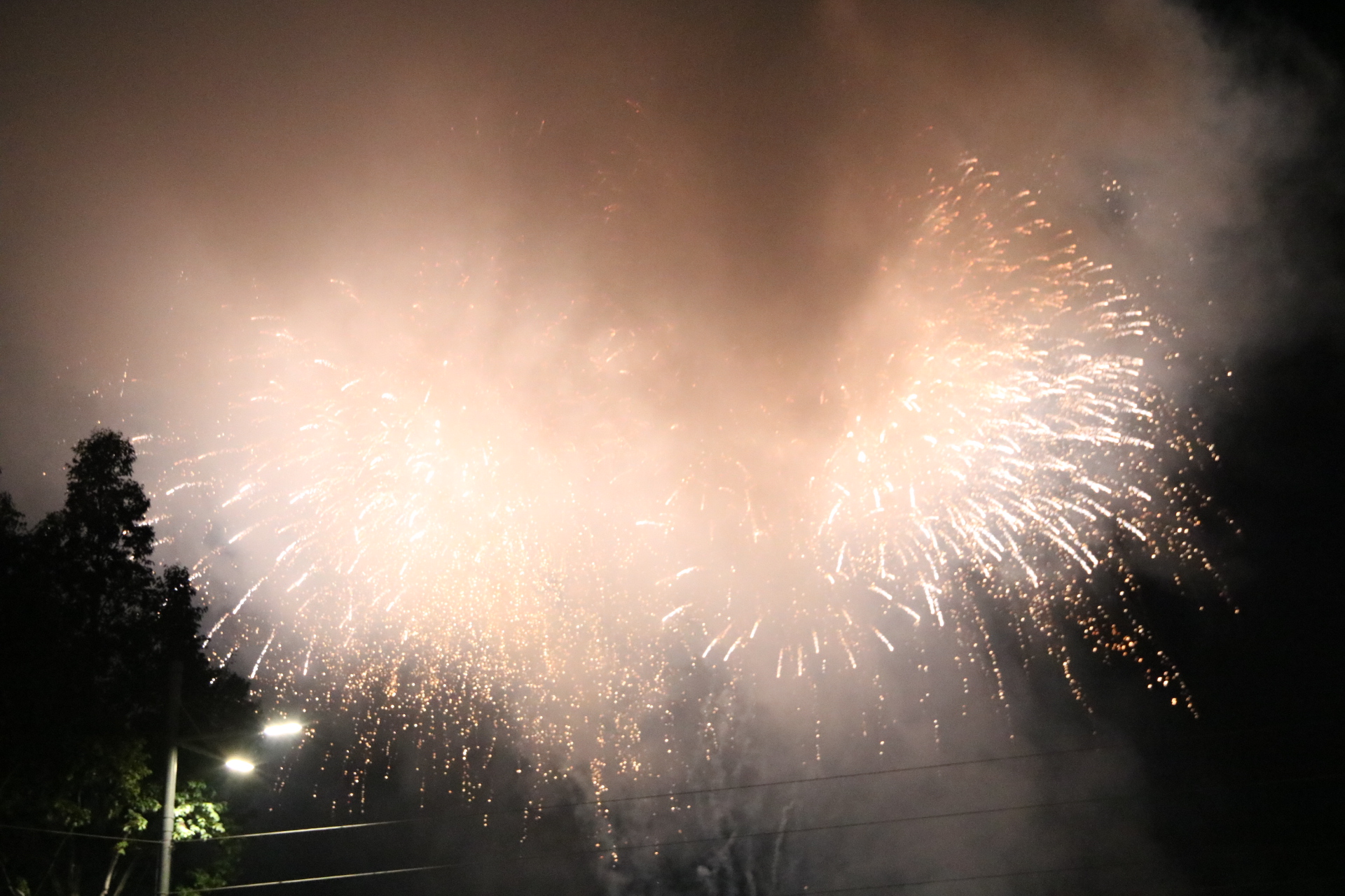 UBND tỉnh Bình Dương cho biết, chương trình bắn pháp hoa tầm thấp diễn ra trong 15 phút.