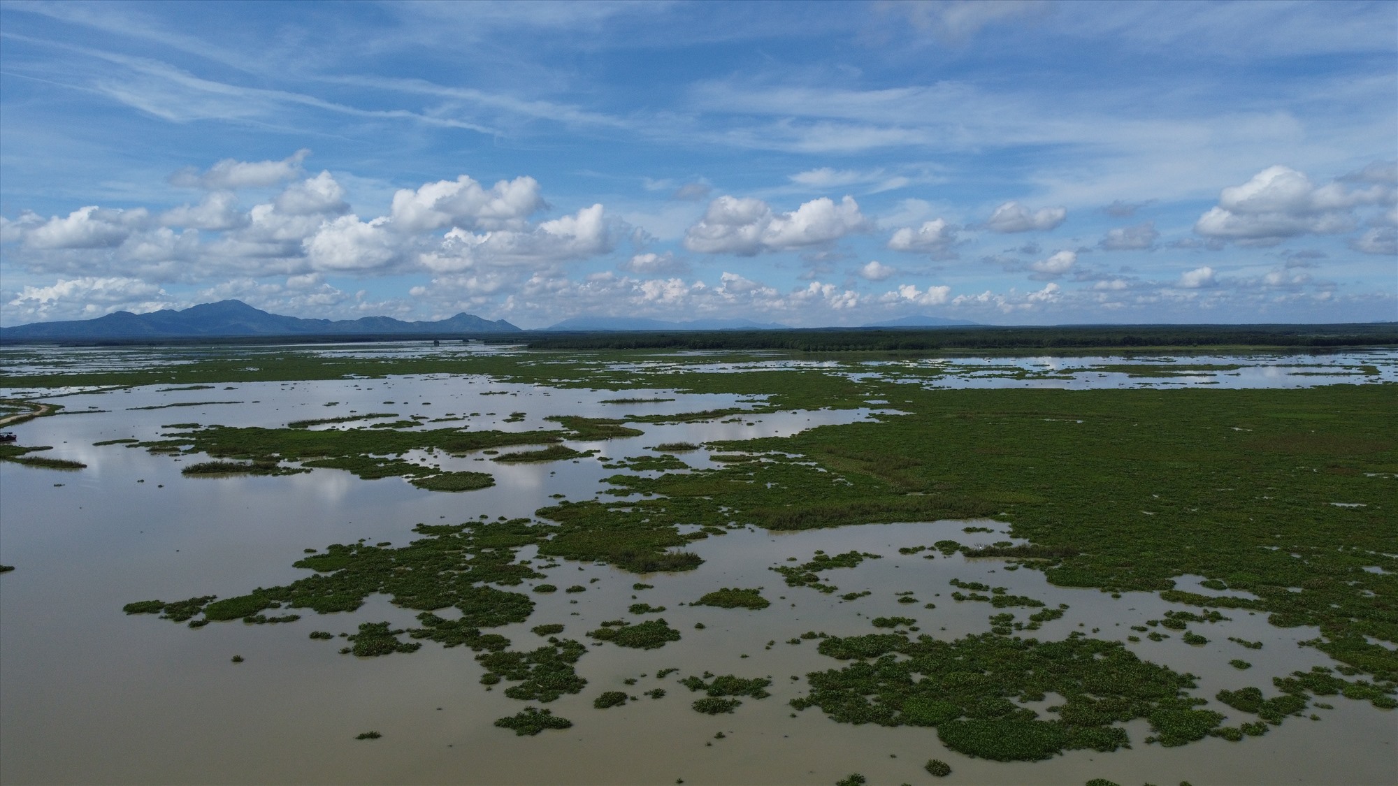 Một góc hồ Biển Lạc trên địa bàn xã Gia An, huyện Tánh Linh. Ảnh: Duy Tuấn