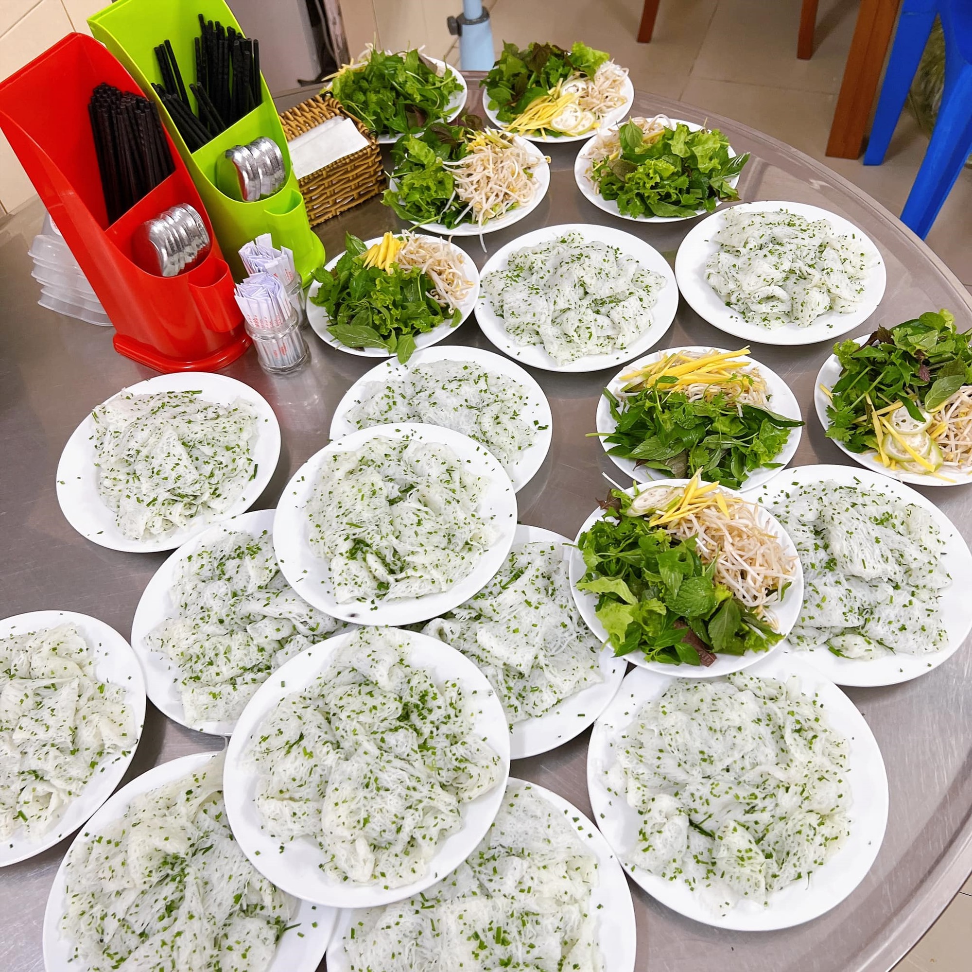 Những đĩa bánh hỏi hấp dẫn. Ảnh: Bánh hỏi cháo lòng Hồng Thanh