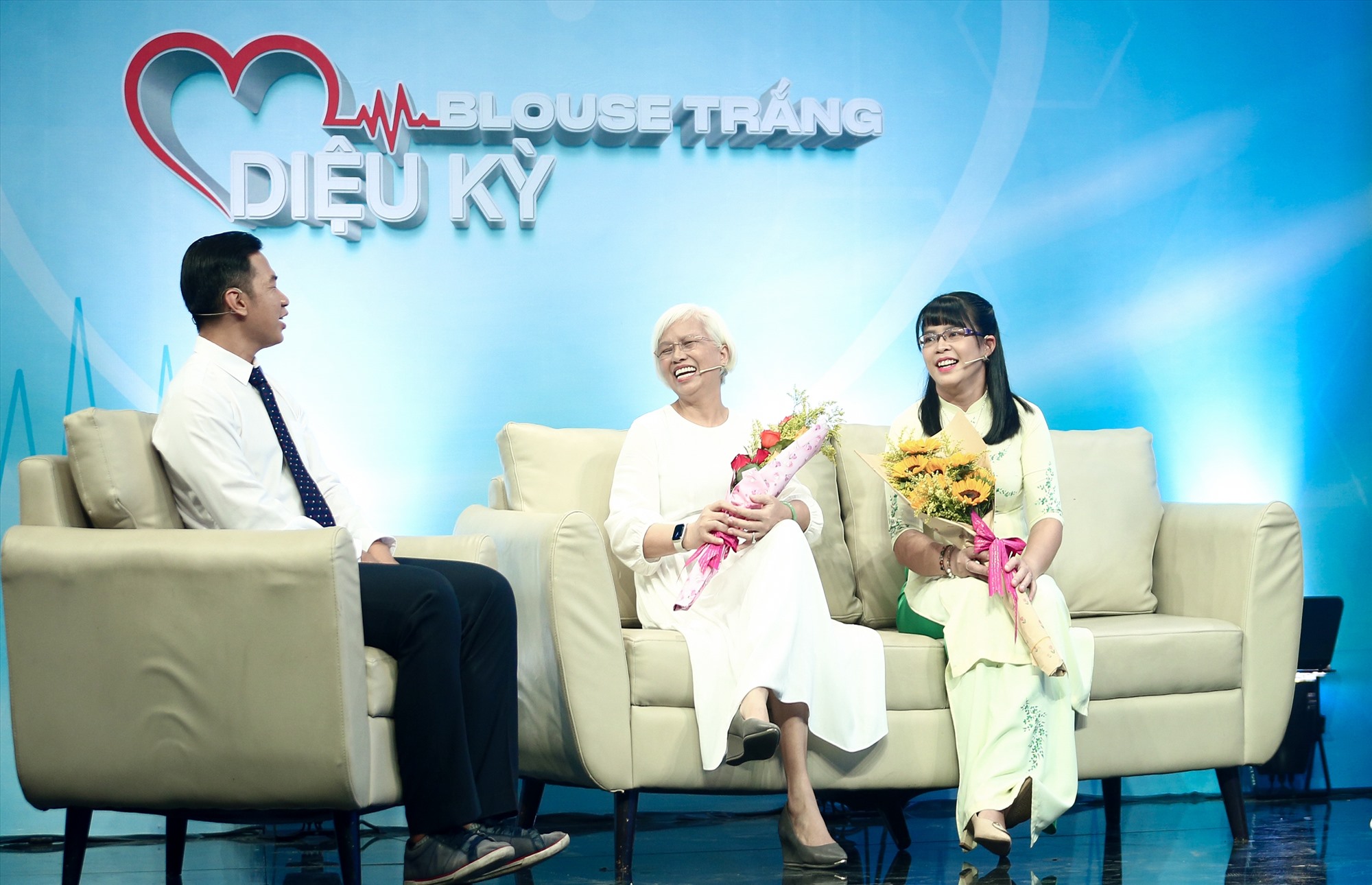 Nữ bác sĩ “truyền lửa” cho hơn 5.000 bác sĩ trẻ theo đuổi Y học cổ truyền