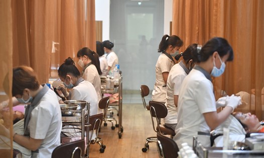 Khoa Thẩm mỹ da - Bệnh viện Da liễu TPHCM tiếp nhận rất nhiều lượt khách hàng trong và ngoài nước đến làm đẹp. Ảnh: BVCC