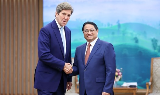 Thủ tướng Chính phủ Phạm Minh Chính tiếp Đặc phái viên của Tổng thống Mỹ về khí hậu John Kerry. Ảnh: VGP
