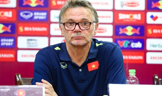Huấn luyện viên Philippe Troussier tham dự họp báo sau trận đấu giữa U23 Việt Nam với U23 Yemen. Ảnh: Minh Dân