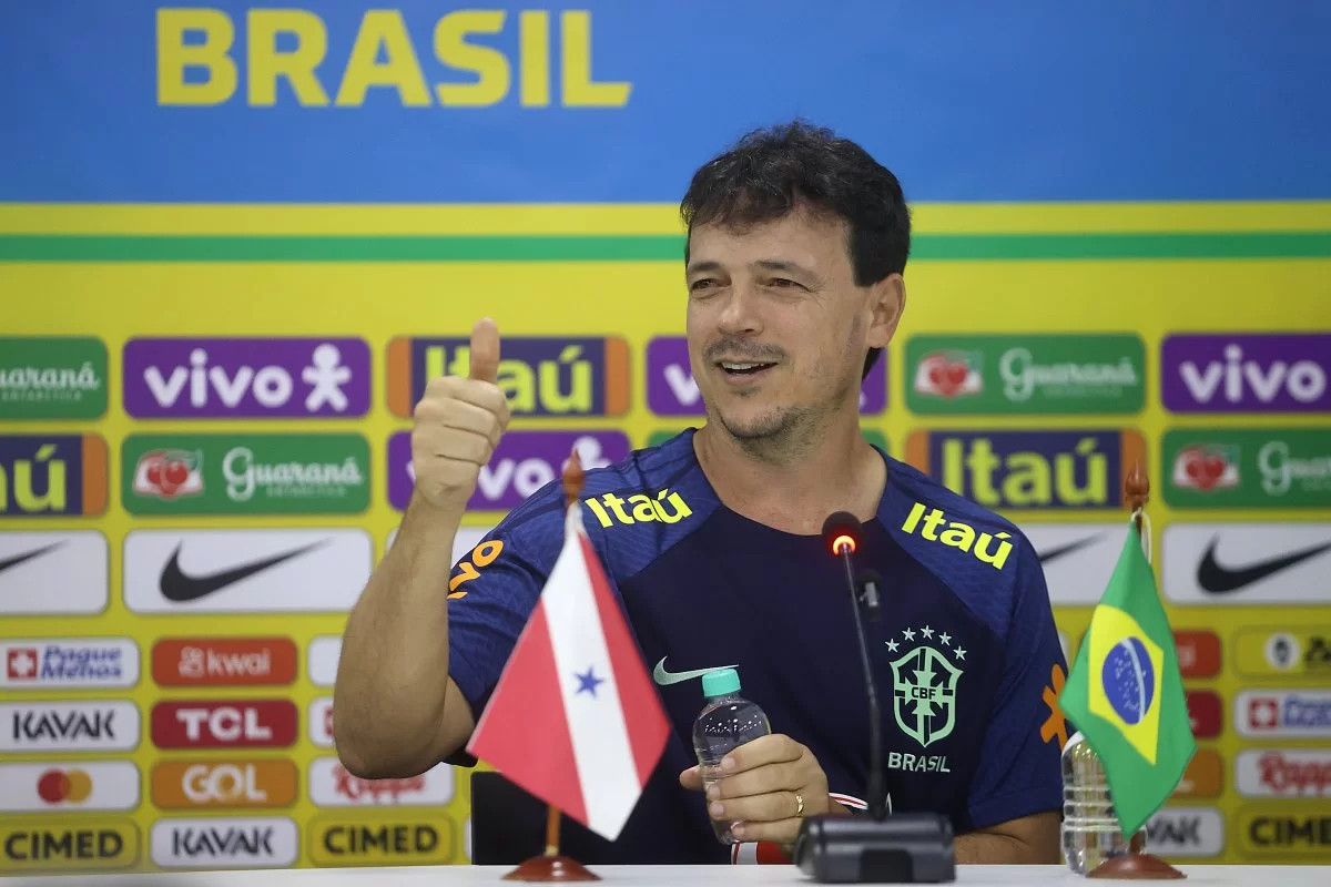 Huấn luyện viên Fernando Diniz cần tiếp tục cải thiện hàng thủ của Brazil.  Ảnh: LĐBĐ Brazil