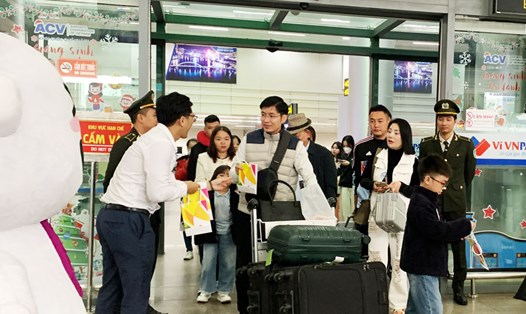 Hàng nghìn khách du lịch chọn Đà Nẵng làm địa điểm du lịch dịp đầu năm 2024. Ảnh: Thùy Trang