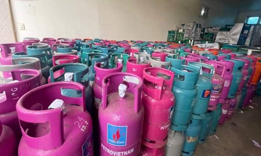 308 bình gas bị cơ quan chức năng tại Thái Bình tạm giữ để điều tra nguồn gốc, xuất xứ. Ảnh: Nam Hồng