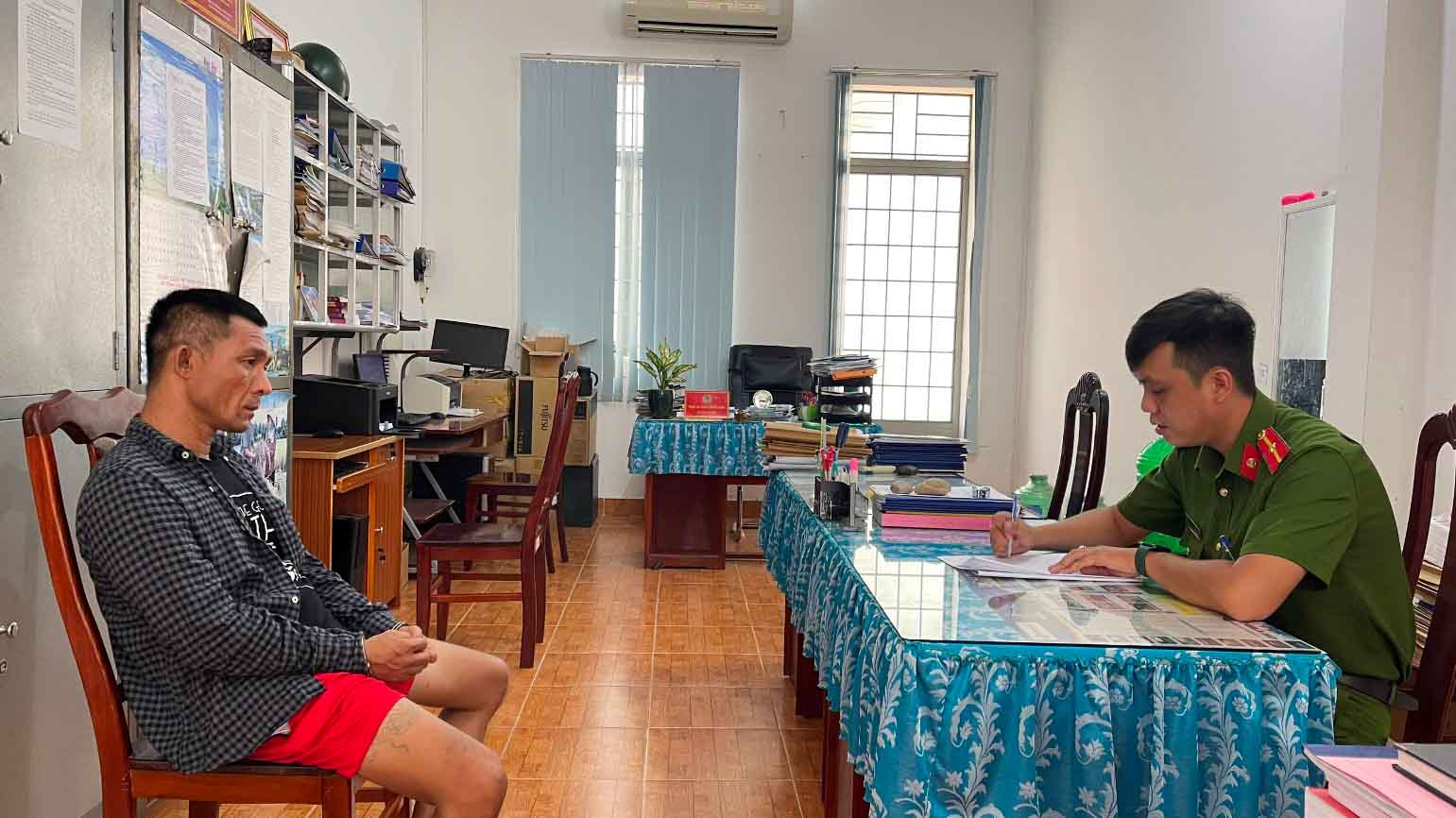 Minh tại cơ quan công an. Ảnh: Tiến Dũng