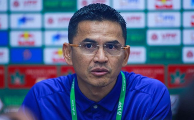 Huấn luyện viên Kiatisak chuẩn bị ra mắt câu lạc bộ Công an Hà Nội