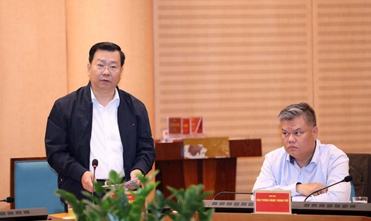 Giám đốc Sở Xây dựng Hà Nội Võ Nguyên Phong báo cáo tại hội nghị. Ảnh: Vũ Thủy