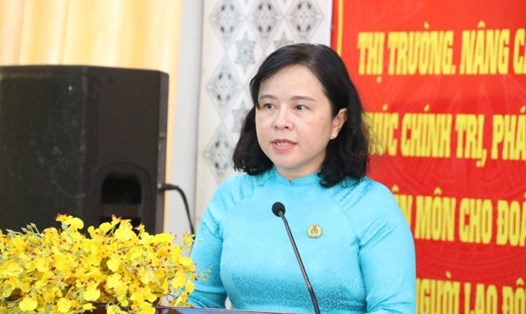 Bà Nguyễn Thị Hương Giang - Chủ tịch LĐLĐ tỉnh Bình Phước phát biểu tại hội nghị. Ảnh: Đình Trọng