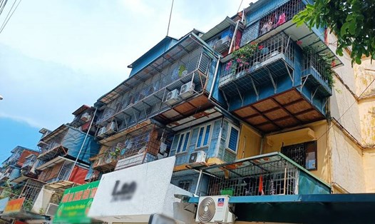 Nhiều căn nhà tập thể cũ tại TP Hà Nội rao bán vẫn lãi hàng tỉ đồng. Ảnh: Thu Giang 