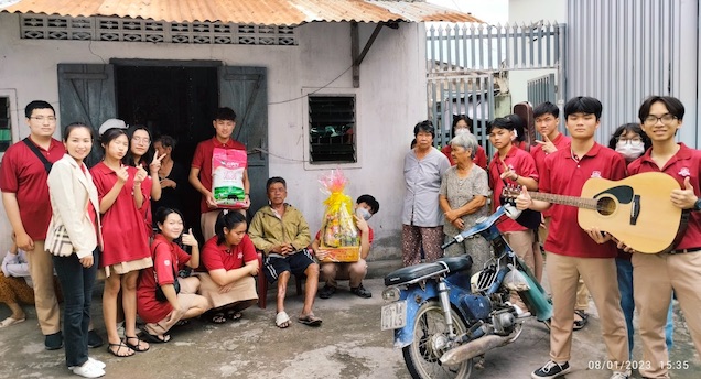 Chuyến xe “Bình An” lan tỏa niềm vui ngày Tết của iSers Ninh Thuận đến khắp các hộ gia đình.