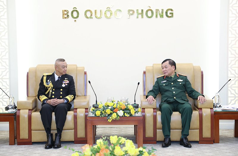 Thượng tướng Hoàng Xuân Chiến tiếp Đô đốc Adoong Pan-Iam. Ảnh: Mạnh Hùng
