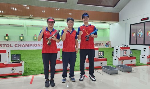 Phạm Quang Huy và Trịnh Thu Vinh giành Huy chương Vàng tại Giải bắn súng vô địch châu Á 2024. Ảnh: Nhung Nguyễn