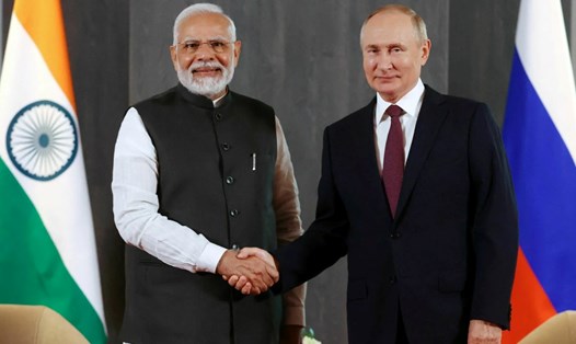 Tổng thống Nga Vladimir Putin gặp Thủ tướng Ấn Độ Narendra Modi bên lề hội nghị thượng đỉnh các nhà lãnh đạo Tổ chức Hợp tác Thượng Hải tại Uzbekistan, ngày 16.9.2022. Ảnh: Sputnik