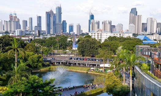 Thủ đô Jakarta của Indonesia đang chìm tới 25 cm mỗi năm. Ảnh: Xinhua