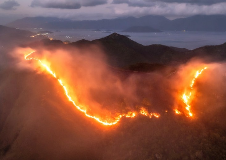 Hình ảnh vụ cháy xảy ra trên núi Cô Tiên. Ảnh: Hữu Long