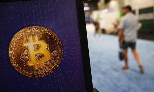 Mỹ đã tiến một bước quan trọng trong việc hợp pháp hóa và tích hợp Bitcoin vào thị trường tài chính toàn cầu, đẩy giá Bitcoin lên mức cao mới. Ảnh: AFP