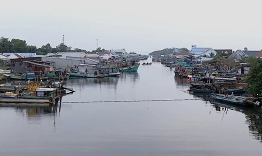 Một cửa biển tại tỉnh Cà Mau vắng lặng sau những chuyến tranh chấp ngư trường dẫn đến ném bom xăng, nổ súng. Ảnh: Nhật Hồ