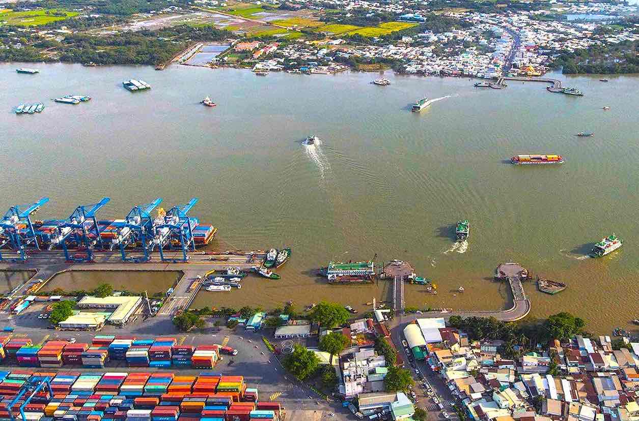 Phà Cát Lái hiện hữu nối huyện Nhơn Trạch (Đồng Nai) với TP Thủ Đức (TPHCM) trong khi cầu Cát Lái vẫn chưa xây dựng. Ảnh: Hà Anh Chiến