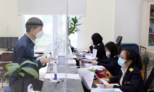 Hướng dẫn chính sách thuế cho người nộp thuế tại cơ quan Thuế. Ảnh: Cổng thông tin điện tử tỉnh Bắc Ninh.

