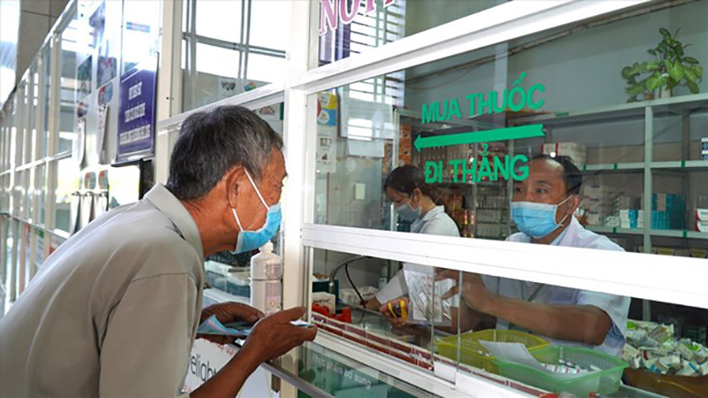 Thời gian qua nhiều bệnh viện, trung tâm y tế thiếu thuốc, vật tư y tế. Ảnh minh họa: Văn Sỹ
