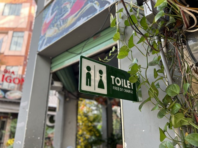 Tác hại của việc giữ thói quen ngồi toilet quá lâu