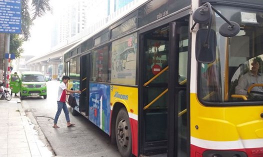 Hà Nội kỳ vọng đến năm 2025, xe buýt sẽ chiếm 25% lượng người giao thông hằng ngày. Ảnh: Mỹ Linh