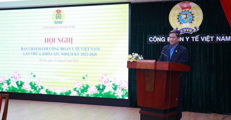 Phó Chủ tịch Tổng Liên đoàn Lao động Việt Nam Huỳnh Thanh Xuân phát biểu tại hội nghị. Ảnh: Quế Chi 