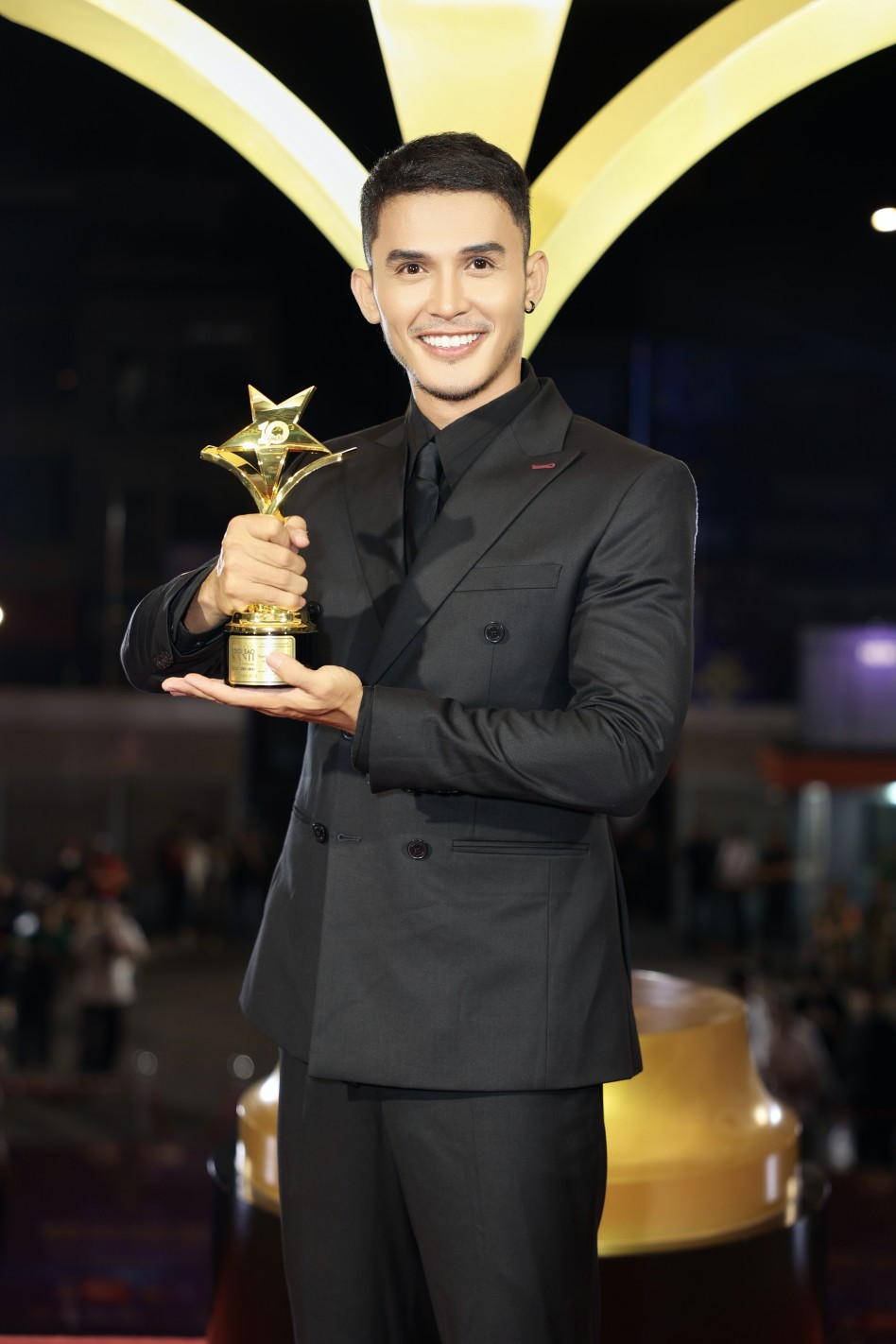 Đây là lần thứ 2 nam diễn viên quê Tiền Giang thắng giải tại lễ trao giải này. Trước đó vào đầu năm 2023, Trường Thịnh thắng giải Nam diễn viên xuất sắc nhất (hạng mục web-drama) với phim “Bụi đời chợ quê”.  