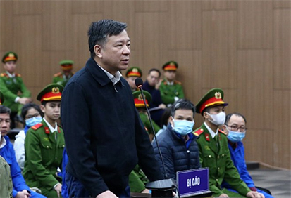 Bị cáo Phạm Xuân Thăng tại phiên toà vụ Việt Á. Ảnh: H.Nguyên