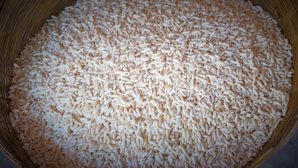 Những hạt cơm trắng tinh gợi ký ức tuổi thơ là thước quà Tết quý giá ở miền Tây. 
