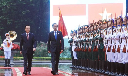 Chủ tịch nước Võ Văn Thưởng chủ trì lễ đón Tổng thống Indonesia Joko Widodo. Ảnh: TTXVN