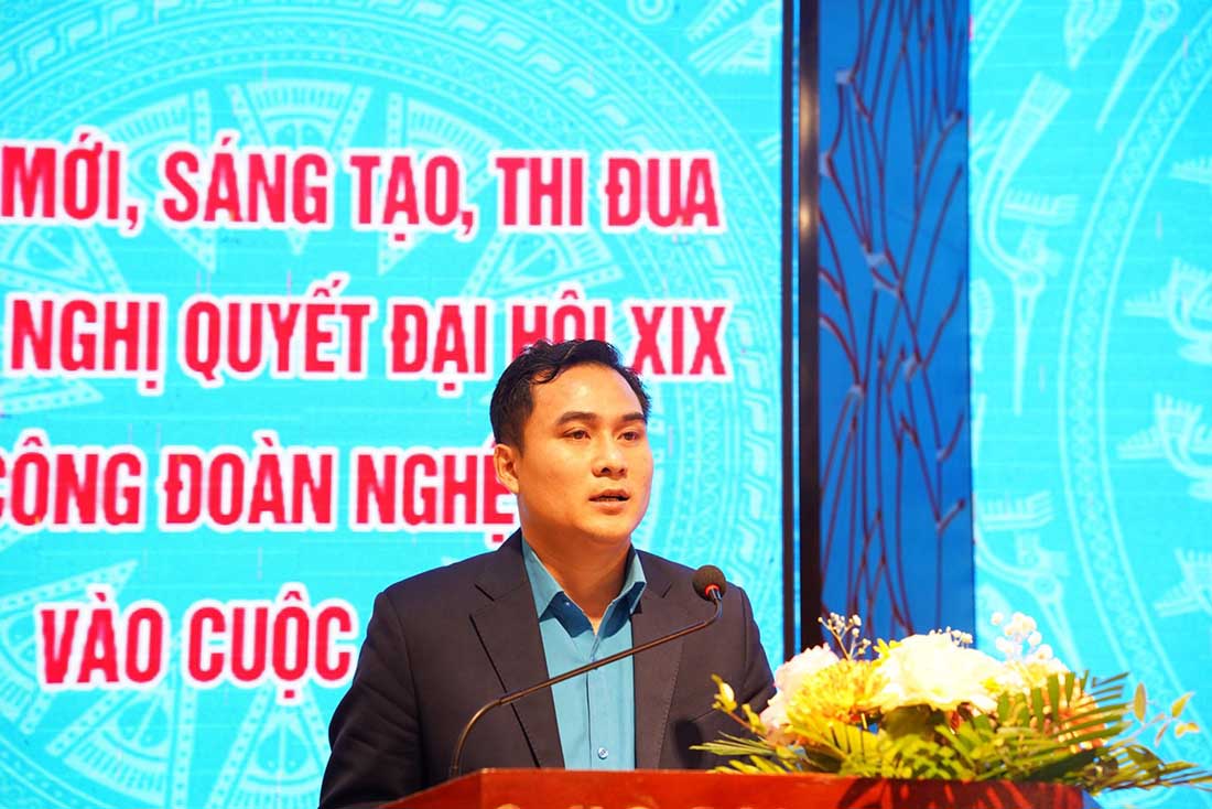 Phó Chủ tịch Liên đoàn Lao động tỉnh Nghệ An Thái Minh Sỹ phát biểu tại hội nghị. Ảnh: Quỳnh Trang