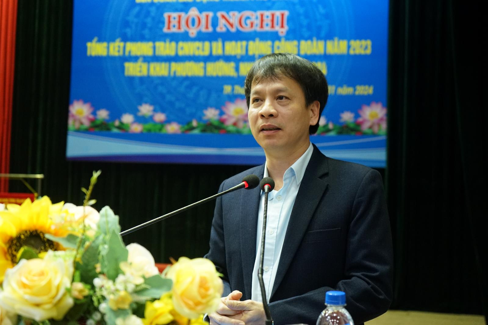 Ông Nguyễn Minh Cảnh - Phó Chủ tịch LĐLĐ tỉnh Thanh Hóa phát biểu tại hội nghị. Ảnh: Quách Du