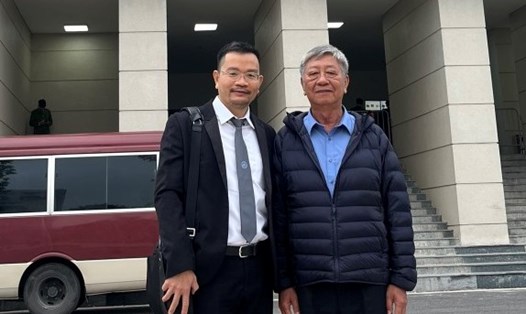 Ông Nguyễn Thành Danh - cựu Giám đốc CDC Bình Dương (bên phải). Ảnh: Tư liệu