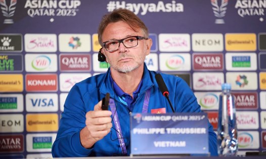 Huấn luyện viên Troussier tại buổi họp báo trước trận tuyển Việt Nam và tuyển Nhật Bản. Ảnh: Nam Anh