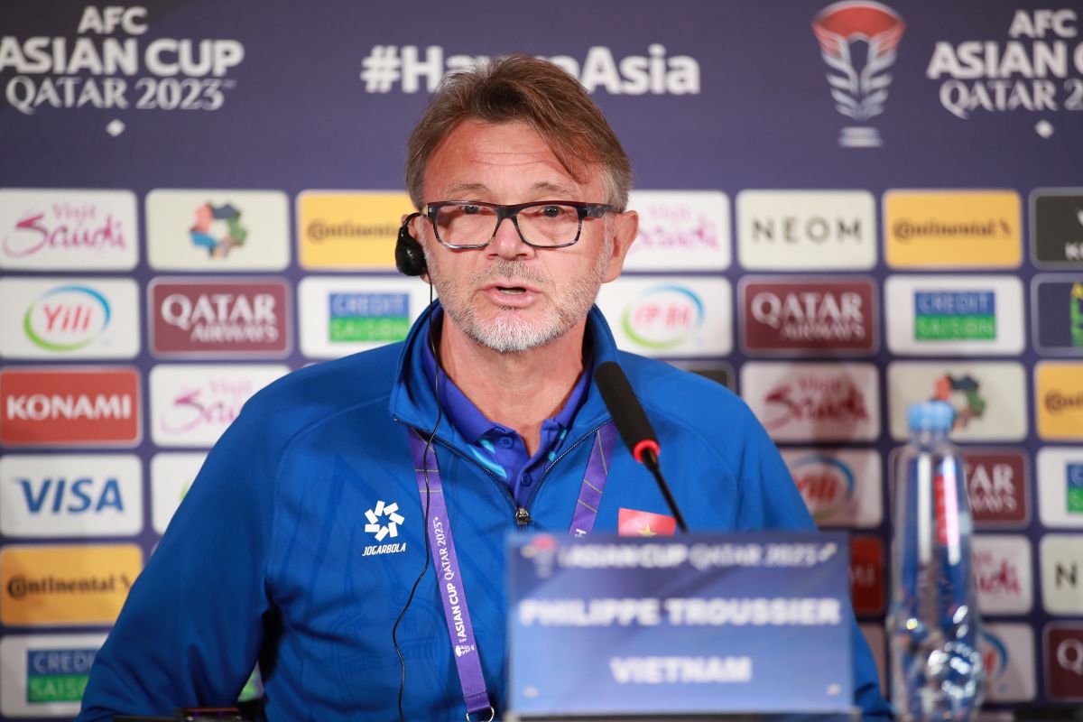 Huấn luyện viên Philippe Troussier tin tuyển Việt Nam có kết quả tích cực trước tuyển Nhật Bản. Ảnh: Quỳnh Anh