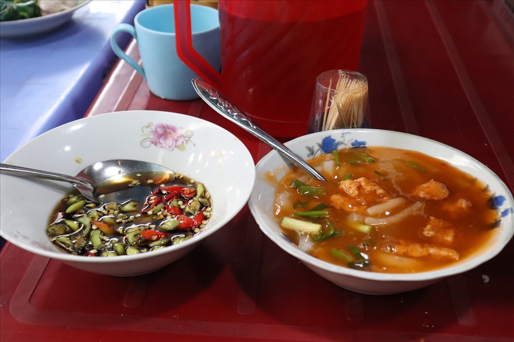 Bánh canh Nam Phổ là món hàng rong gia truyền của làng Nam Phổ (huyện Phú Vang, tỉnh Thừa Thiên Huế) từ lâu đã trở thành thương hiệu. Ảnh: Thuỳ Dung