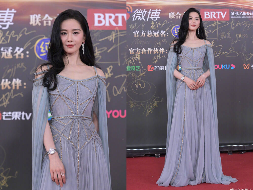 Lưu Thi Thi yêu kiều trong trang phục Haute Couture của Elie Saab, cùng ​​trang sức cao cấp phiên bản giới hạn của Qeelin 2024. Ảnh: Weibo