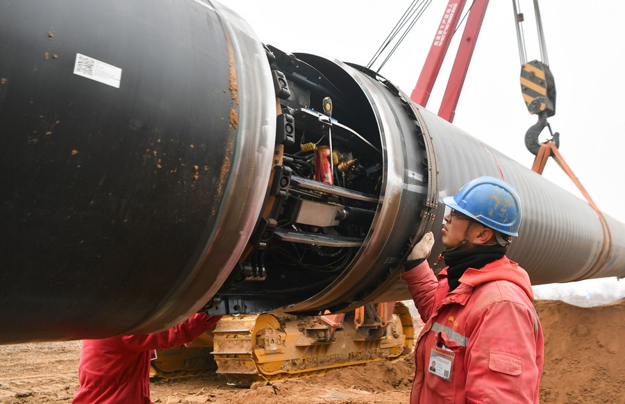 Công trường xây dựng đoạn Thiểm Tây của đường ống dẫn khí Đông-Tây thứ ba ở Hàm Dương, tỉnh Thiểm Tây, Trung Quốc, tháng 2 năm 2023. Ảnh: Xinhua